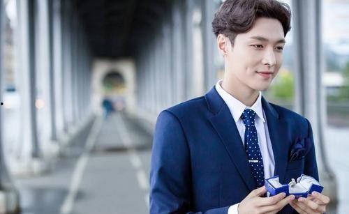 肖战张艺兴最新爆料,揭秘幕后故事与精彩瞬间 第1张 肖战张艺兴最新爆料,揭秘幕后故事与精彩瞬间 第1张